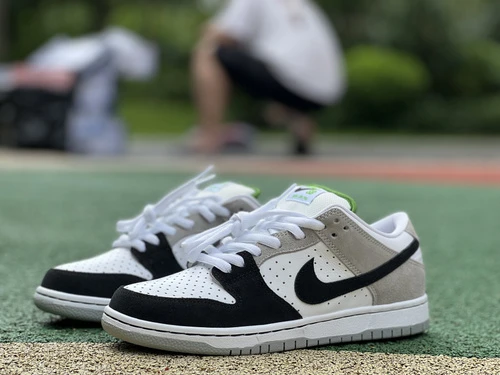 Nike SB Dunk Low Grey White Black Green BQ6817-011