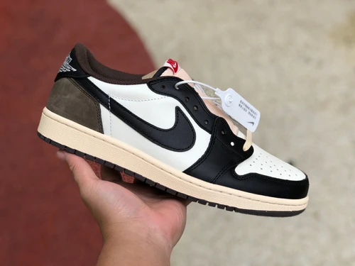 Air Jordan 1 Low Dark Mocha Low-Top Sneaker CQ4277-105