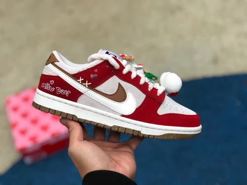 Nike Dunk Low "Christmas" White Red DO9457-112