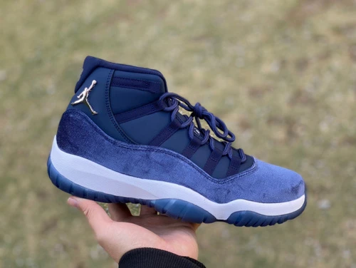 Air Jordan 11 WMNS "Midnight Navy" Navy Velvet Basketball Shoes AR0715-441