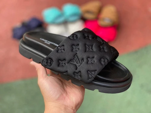 LOUIS VUITTON Pool Pillow Comfort Slides Black