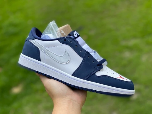 Air Jordan 1 SB Low "Midnight Navy" Navy Sneakers