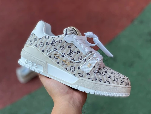 LOUIS VUITTON Trainer Beige