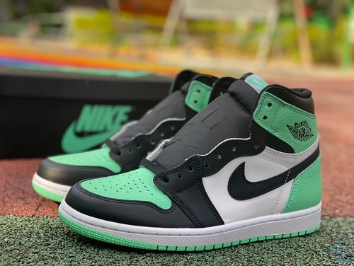 Air Jordan 1 Retro High OG Green Glow 2024 DZ5485-130