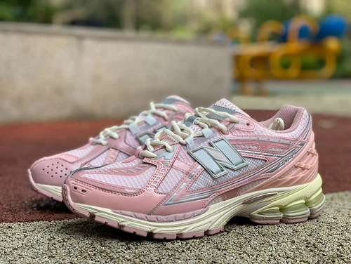 New Balance 1906R Pink M1906NLN