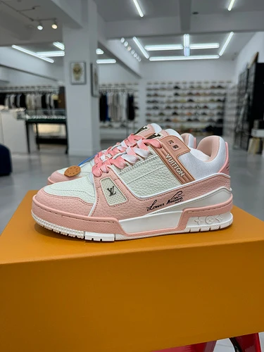 LV Trainer Pink