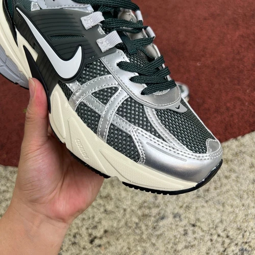 Nike V2K Run Green Silver hj4497-300