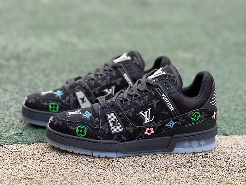 LOUIS VUITTON Trainer Black