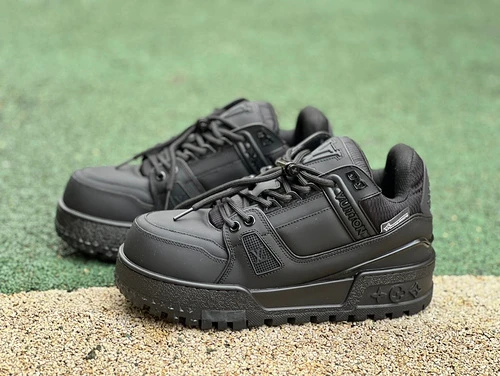 LOUIS VUITTON Trainer Maxi Black