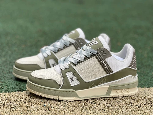 LOUIS VUITTON Trainer Light Green