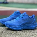Alo Yoga Runner 低帮蓝色运动鞋
