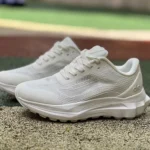 Alo Yoga Runner 低帮白色运动鞋