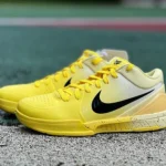正版 Kobe 4 Protro CHBL 黄黑篮球鞋 IH0587-700