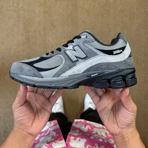 C版 新百伦 NB2002R 炭灰运动鞋 M200