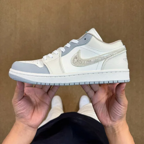 DT 正版 AJ1 低帮灰椰奶运动鞋 IH7323-100