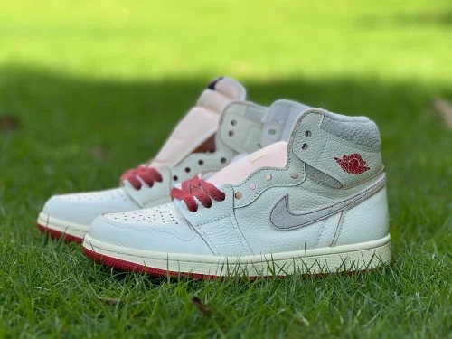 AJ1 高帮米白“朱砂”女款运动鞋 DB4612-100