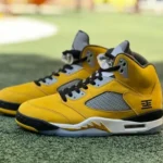 正版 AJ5 东京限定版运动鞋 IO3372-700