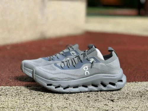 On x LOEWE Cloudtilt 灰色跑鞋