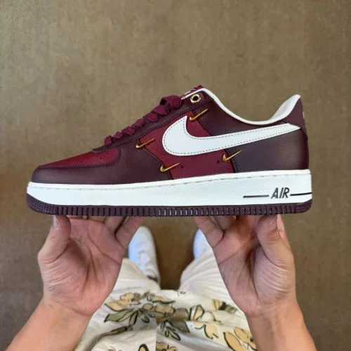 3A 正版 Air Force 1 AF1 小钩酒红色运动鞋 IR0485-611