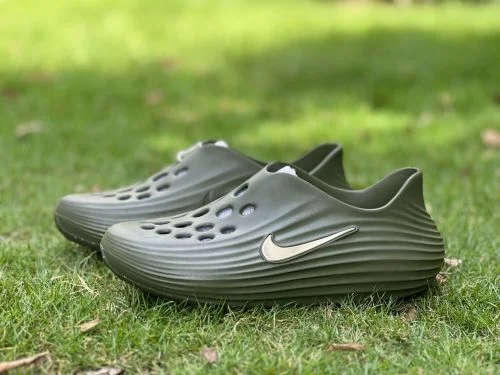 LW 正版 Nike ReactX Rejuven8 橄榄绿木屐鞋 HV5060-201