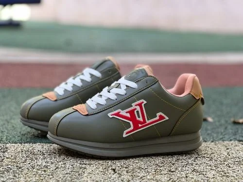 路易威登 x Nigo 联名绿红棕足球鞋 FW25