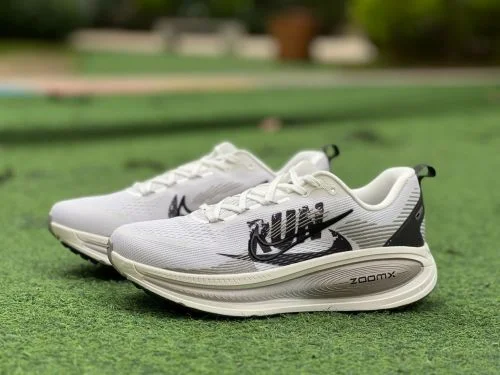 耐克 Vomero 18 白灰马拉松跑鞋 IB5726-100