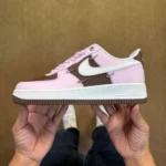 3A 正版 Air Force 1 AF1 粉色小钩运动鞋 IO7595-211
