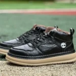 Timberland 中帮黑色靴