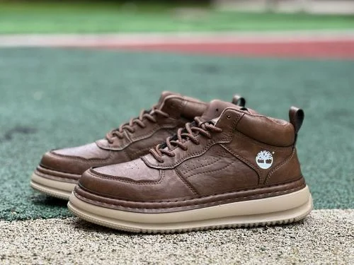 Timberland 中帮棕色靴