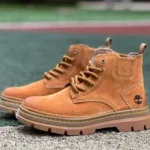Timberland 中帮栗色靴
