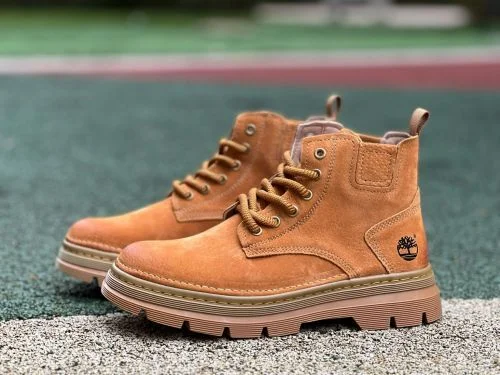 Timberland 中帮栗色靴